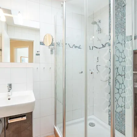 411, Seepark Apartment *